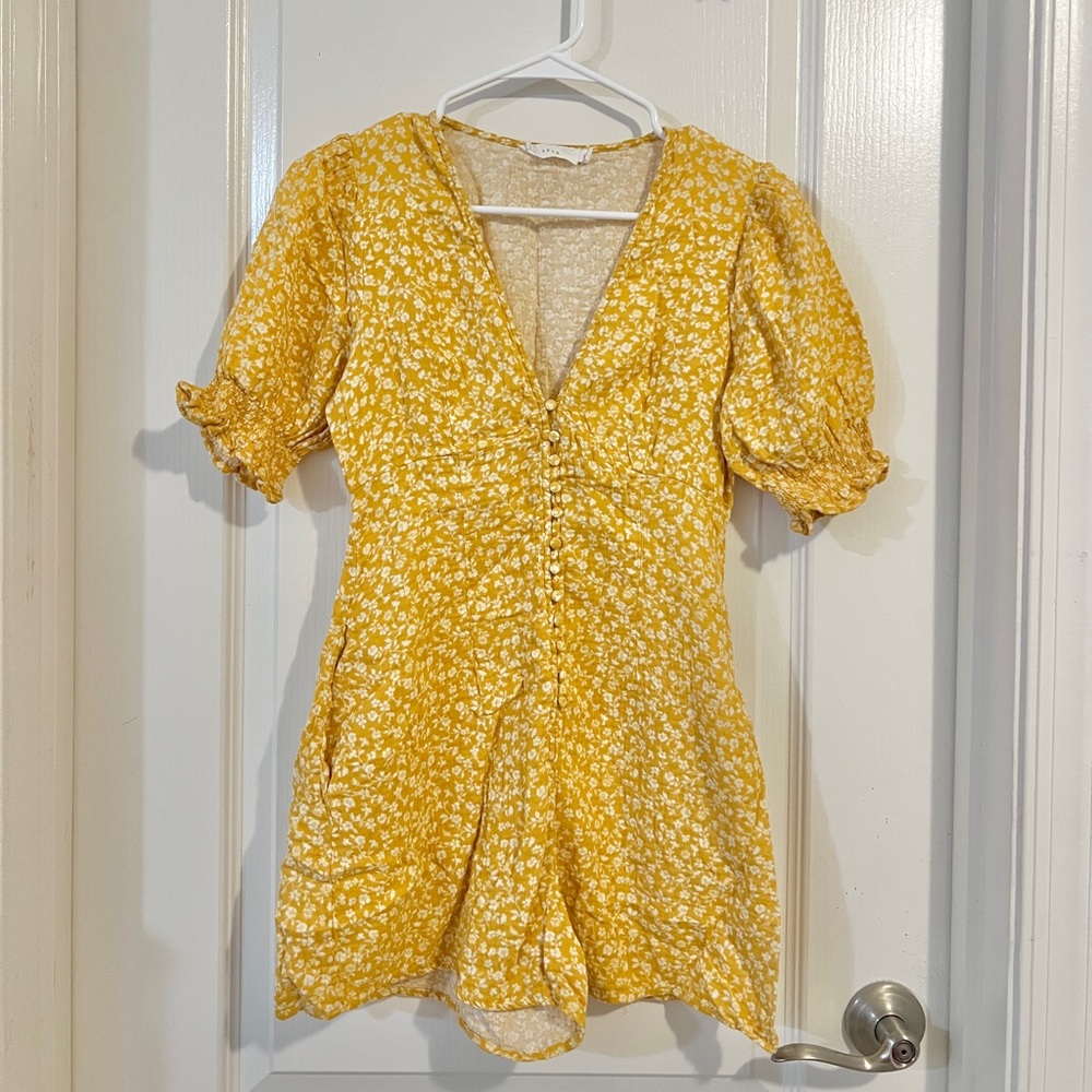 Great summer dress/romper! In great condition!